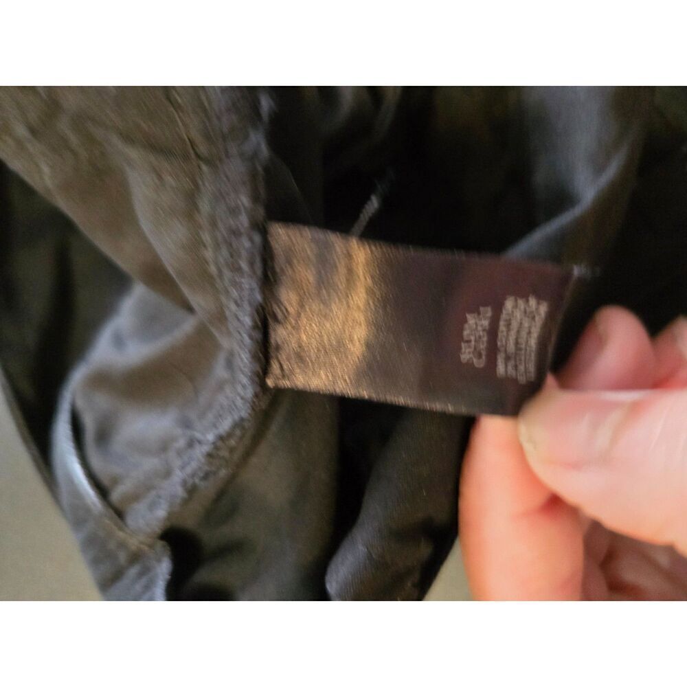 White House Black Market Women's Black Slim Capri Button Details Size 6 - Picture 2 of 6